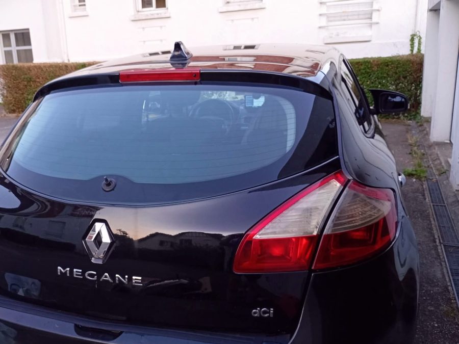 Hayon de Renault Mégane remplacé par Sylvain, carrosserie remise en état