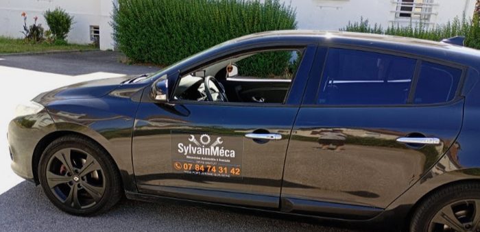Véhicule d'intervention SylvainMéca, identifié à son nom et son numéro